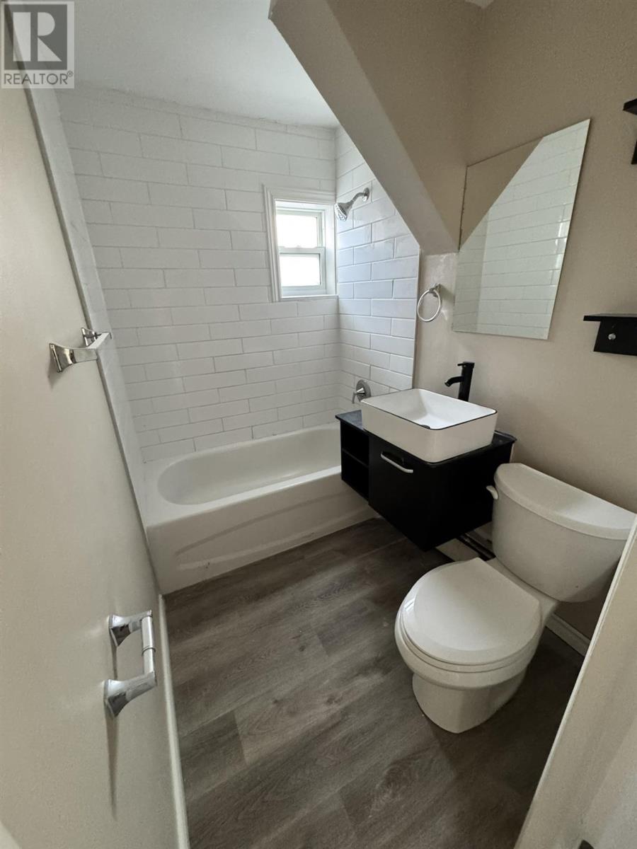 690 Pine St, Sault Ste. Marie, Ontario  P6B 3G1 - Photo 13 - SM260219