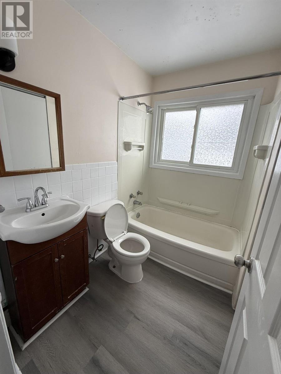 690 Pine St, Sault Ste. Marie, Ontario  P6B 3G1 - Photo 6 - SM260219