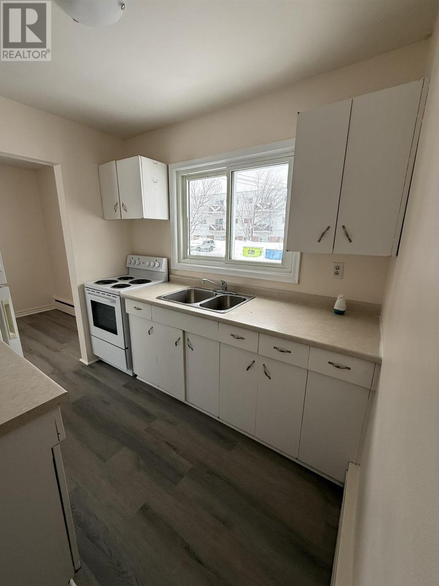 690 Pine St, Sault Ste. Marie, Ontario  P6B 3G1 - Photo 4 - SM260219