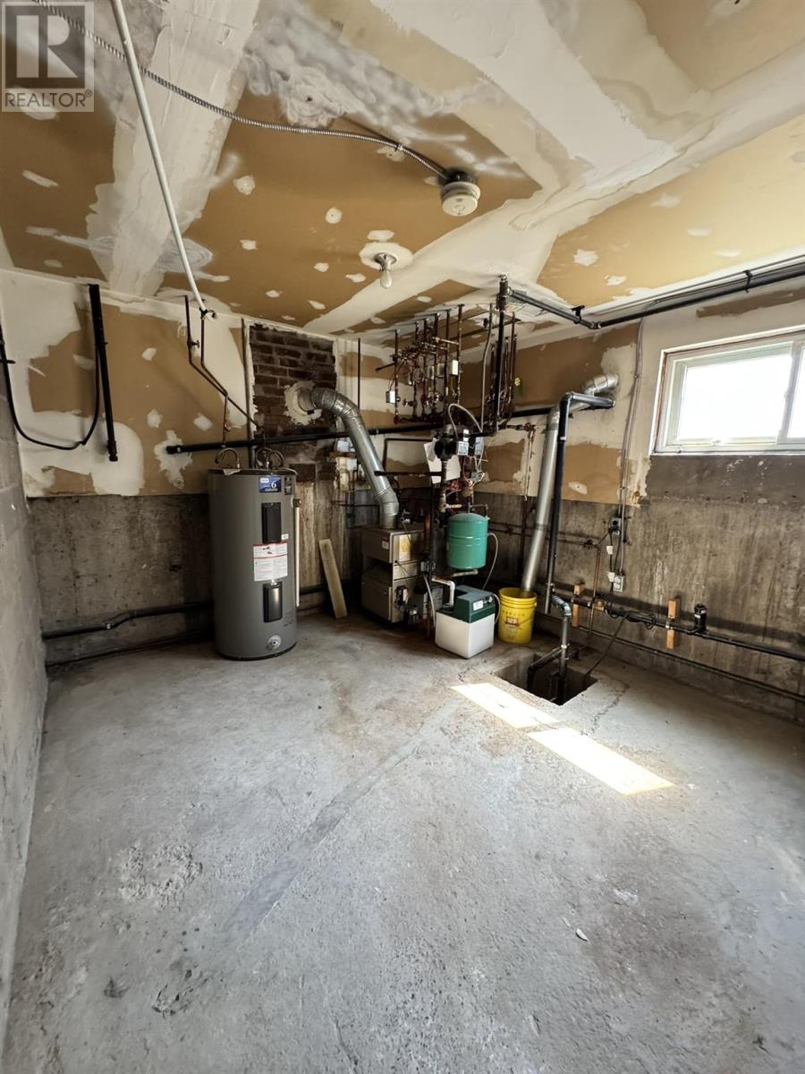 690 Pine St, Sault Ste. Marie, Ontario  P6B 3G1 - Photo 9 - SM260219