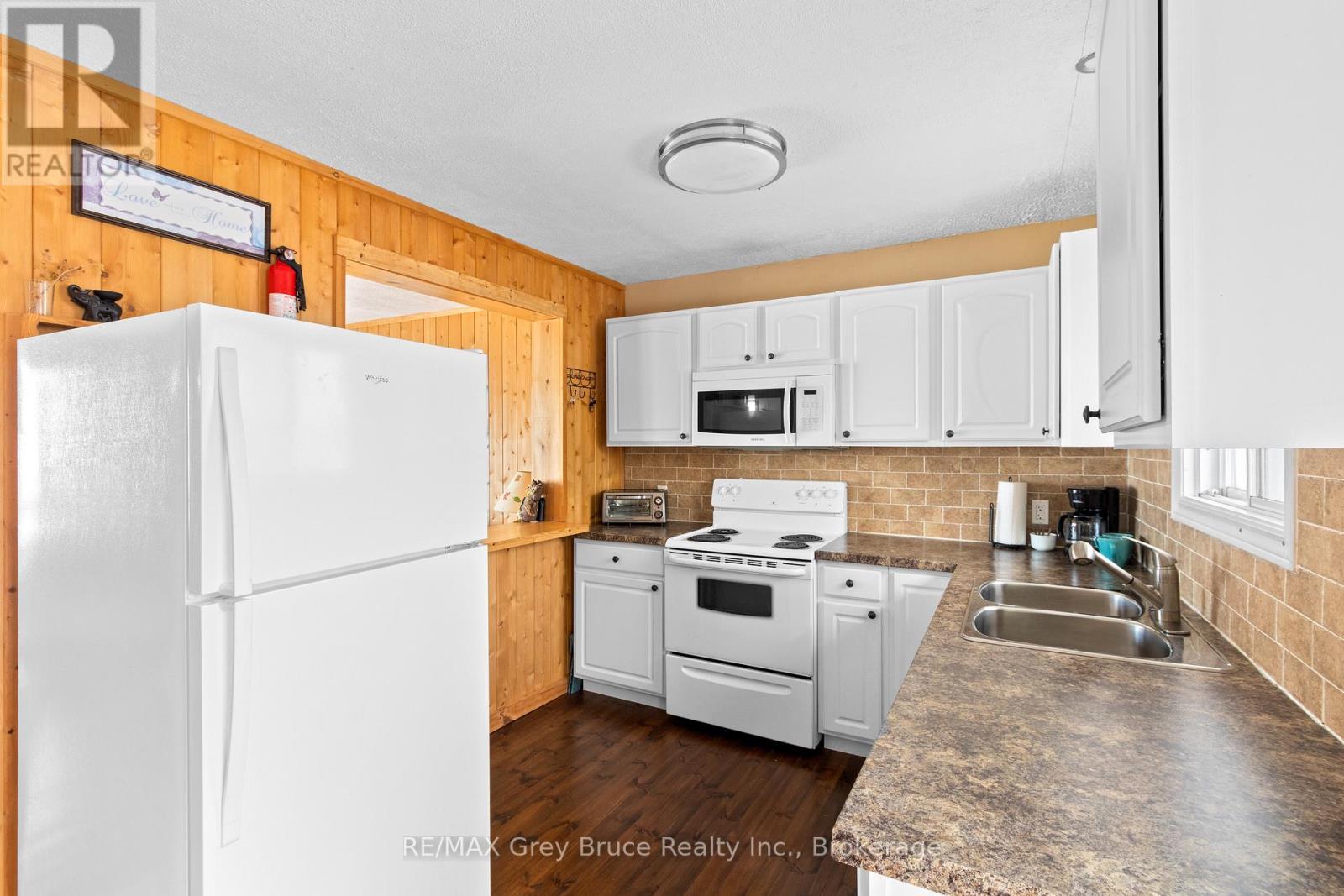 798 Dorcas Bay Road, Northern Bruce Peninsula, Ontario N0H 2R0 - Photo 17 - X12752890