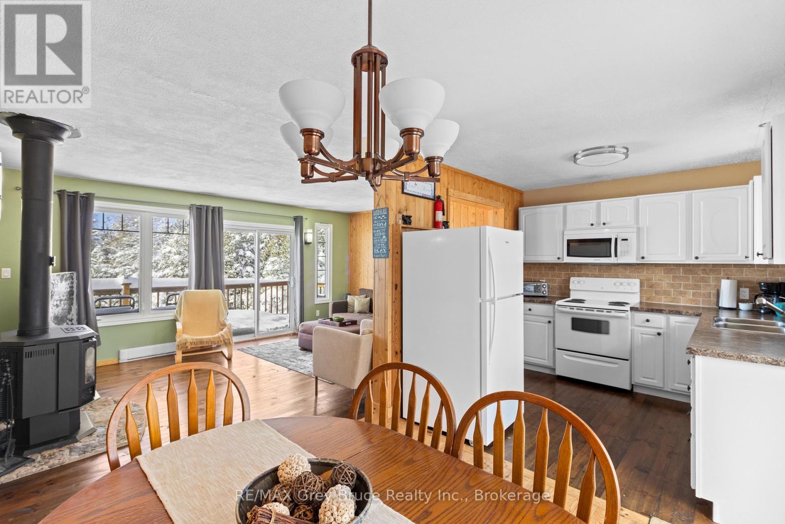 798 Dorcas Bay Road, Northern Bruce Peninsula, Ontario N0H 2R0 - Photo 4 - X12752890