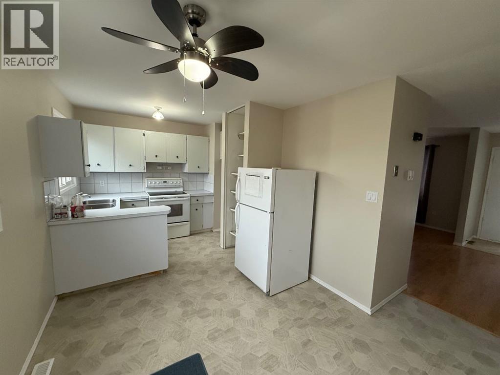 27, 441 Switzer Drive, Hinton, Alberta  T7V 1Z7 - Photo 4 - A2267409