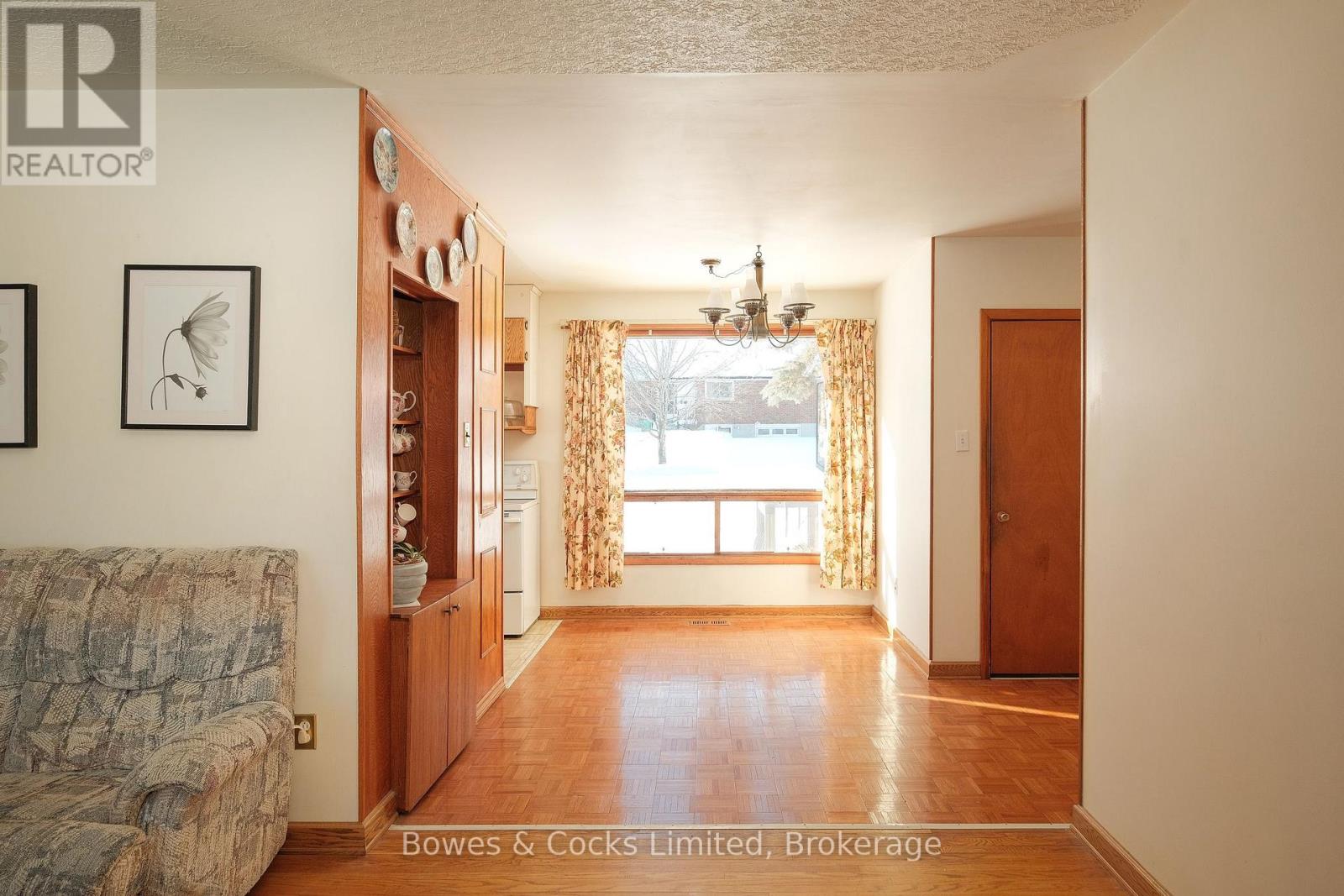 1227 Algonquin Boulevard, Peterborough (Northcrest Ward 5), Ontario  K9H 6N1 - Photo 4 - X12753074