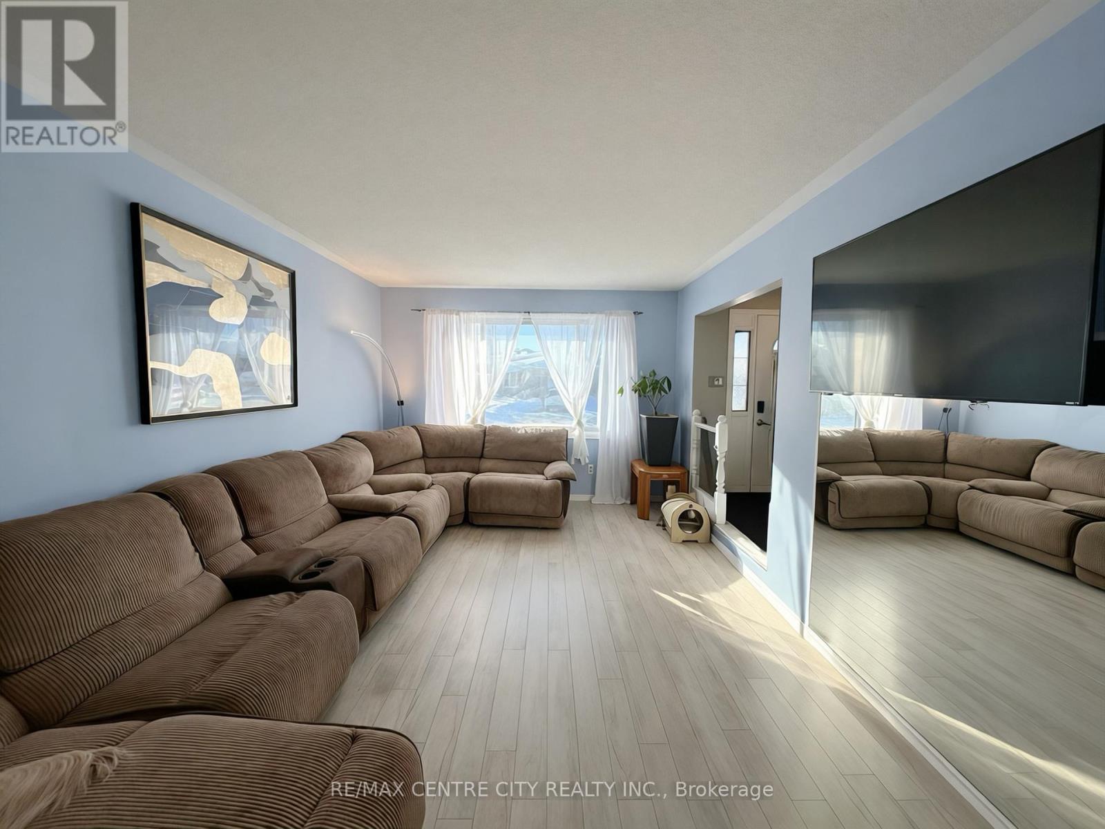 18 Corinth Court, London East, Ontario  N5Y 5A8 - Photo 2 - X12752898