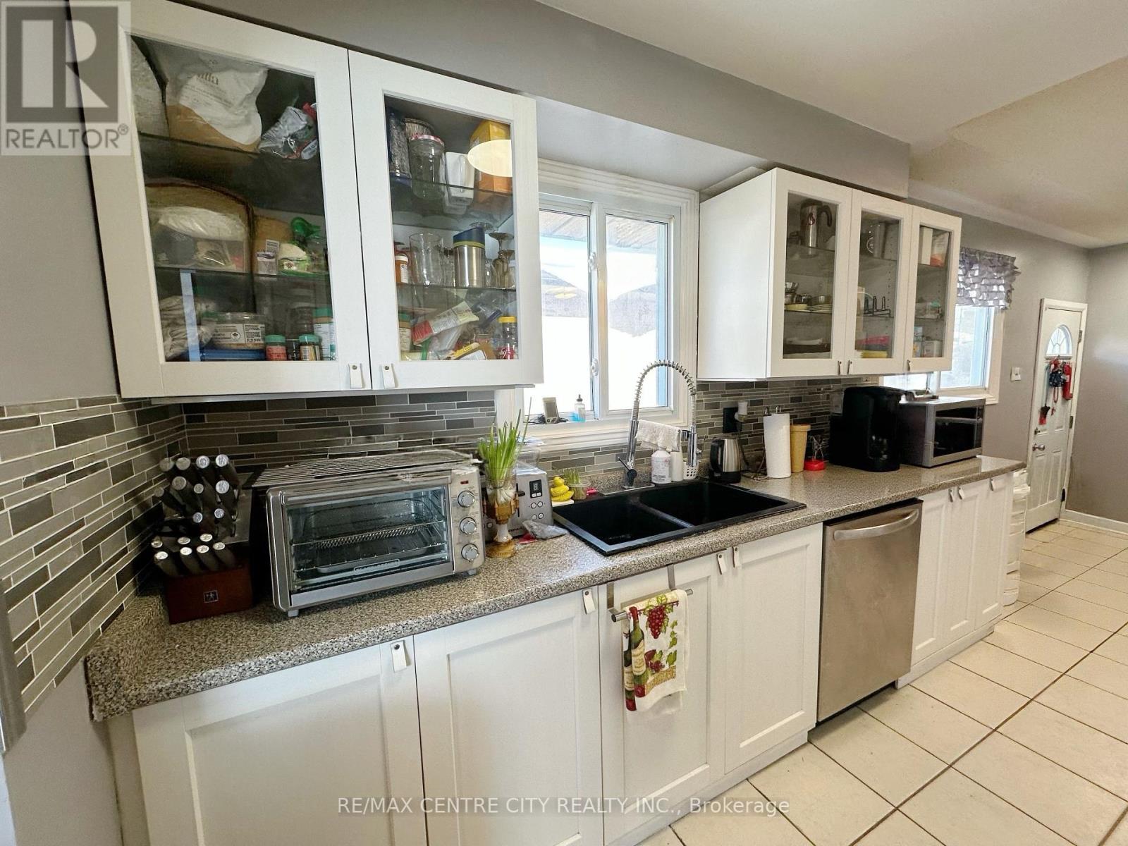 18 Corinth Court, London East, Ontario  N5Y 5A8 - Photo 8 - X12752898