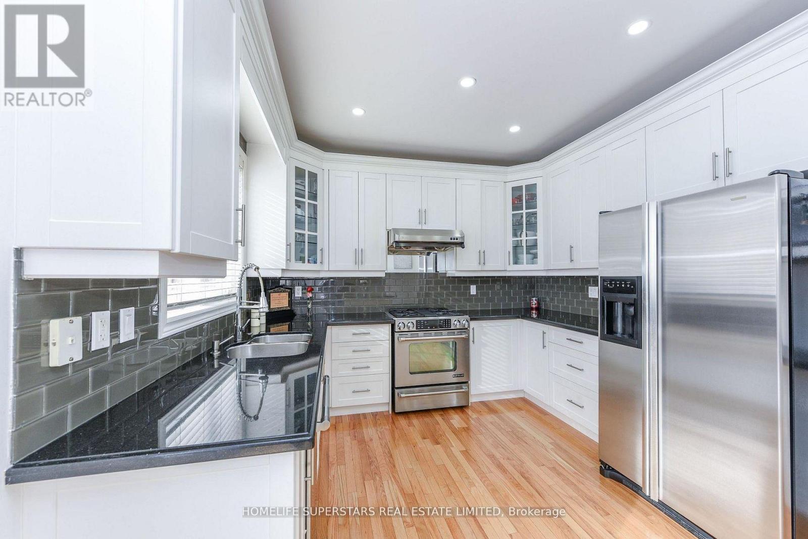 27 Dovehaven Crescent, Brampton, Ontario  L6P 2N8 - Photo 11 - W12752732