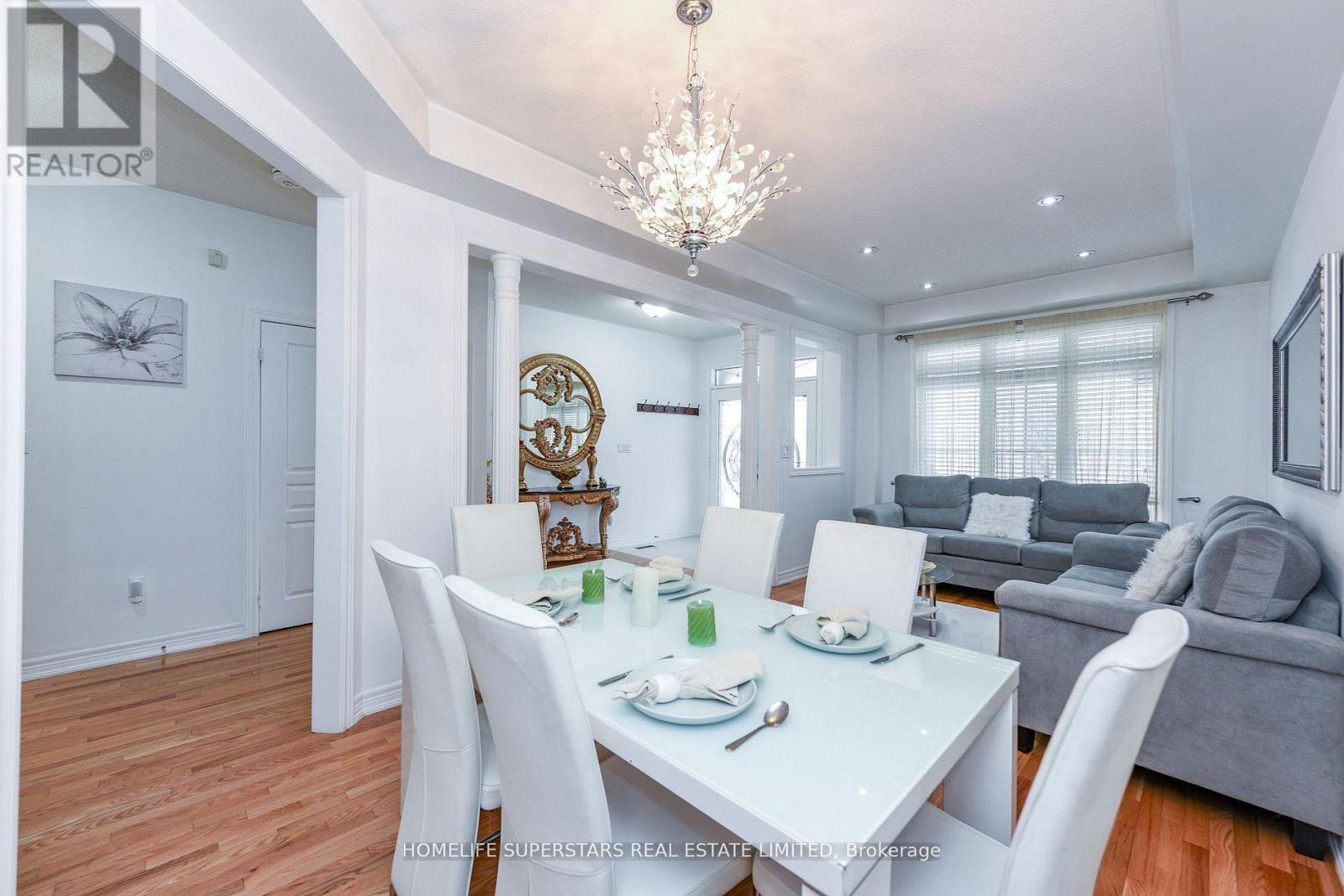 27 Dovehaven Crescent, Brampton, Ontario  L6P 2N8 - Photo 2 - W12752732