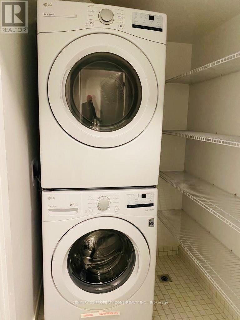 102 - 110 Canon Jackson Drive, Toronto, Ontario  M6M 0C1 - Photo 9 - W12752764