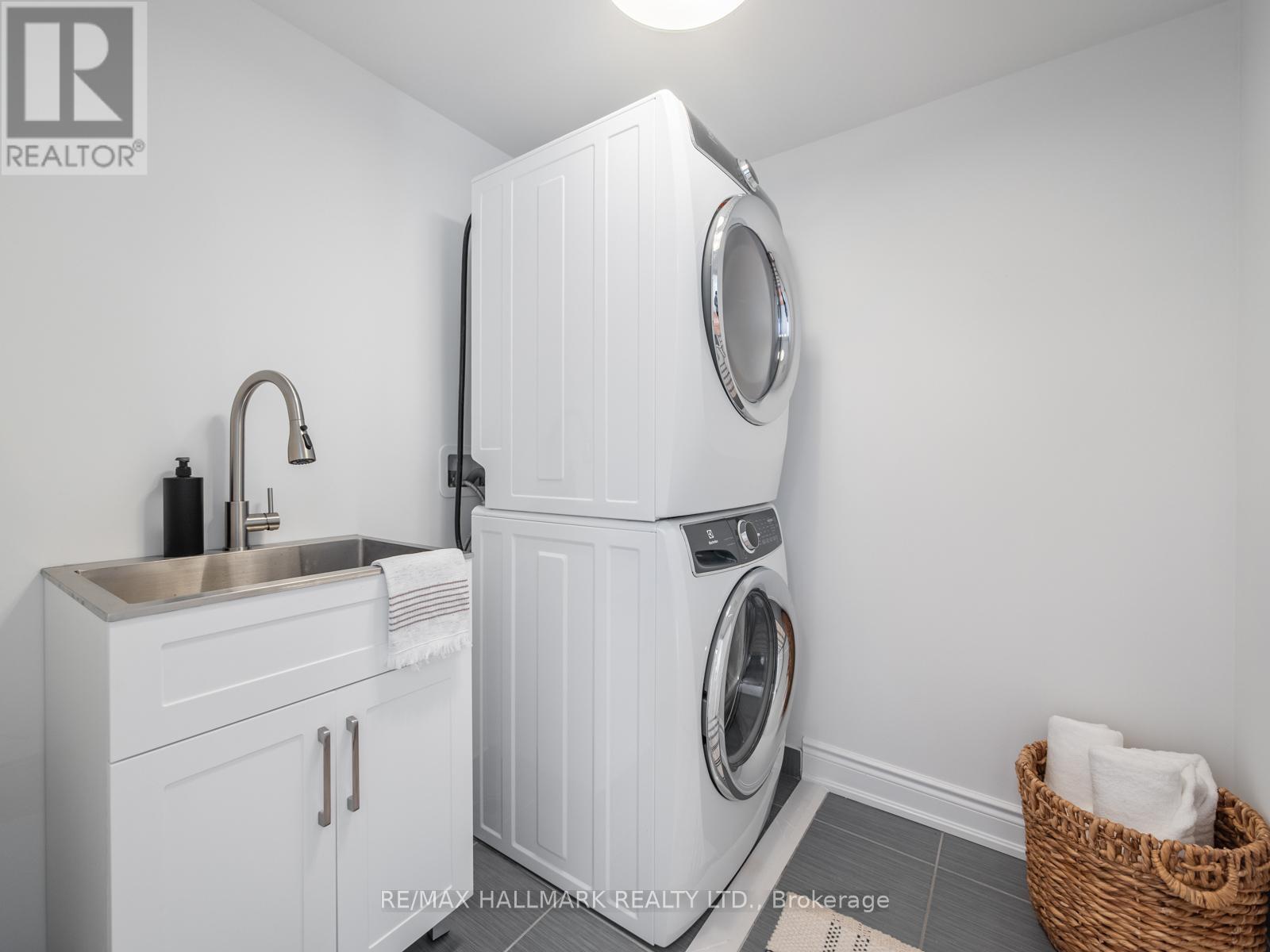 99 Edward Horton Crescent, Toronto, Ontario  M8Z 0E6 - Photo 28 - W12752792