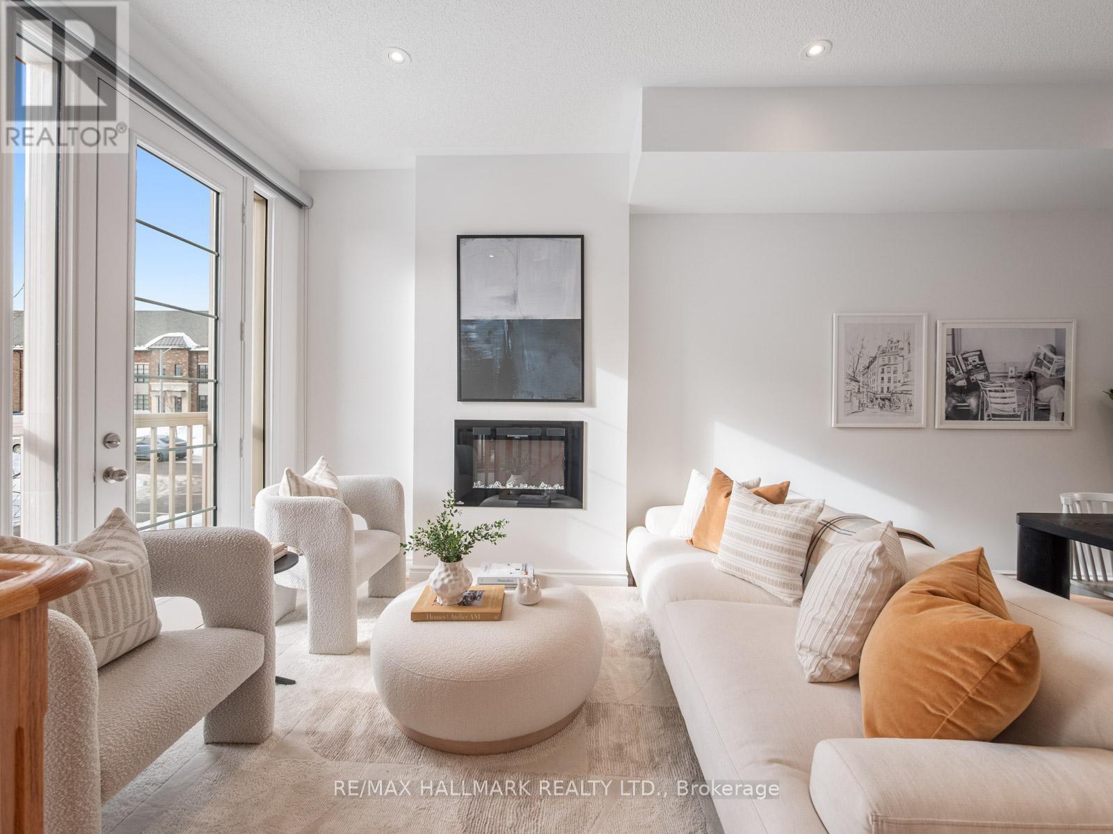 99 Edward Horton Crescent, Toronto, Ontario  M8Z 0E6 - Photo 3 - W12752792