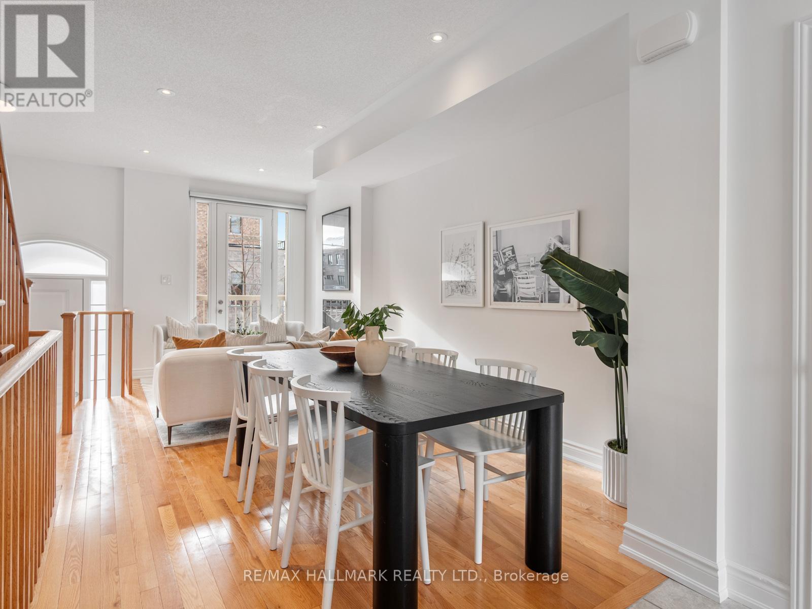 99 Edward Horton Crescent, Toronto, Ontario  M8Z 0E6 - Photo 9 - W12752792