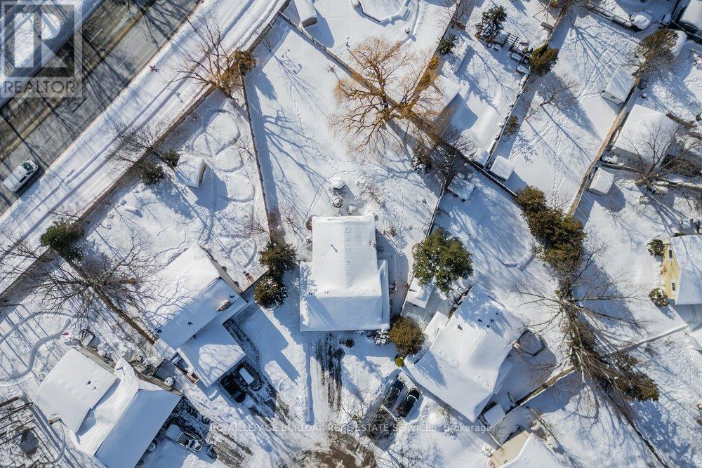 2162 Pauline Court, Burlington, Ontario  L7P 3L8 - Photo 24 - W12752798