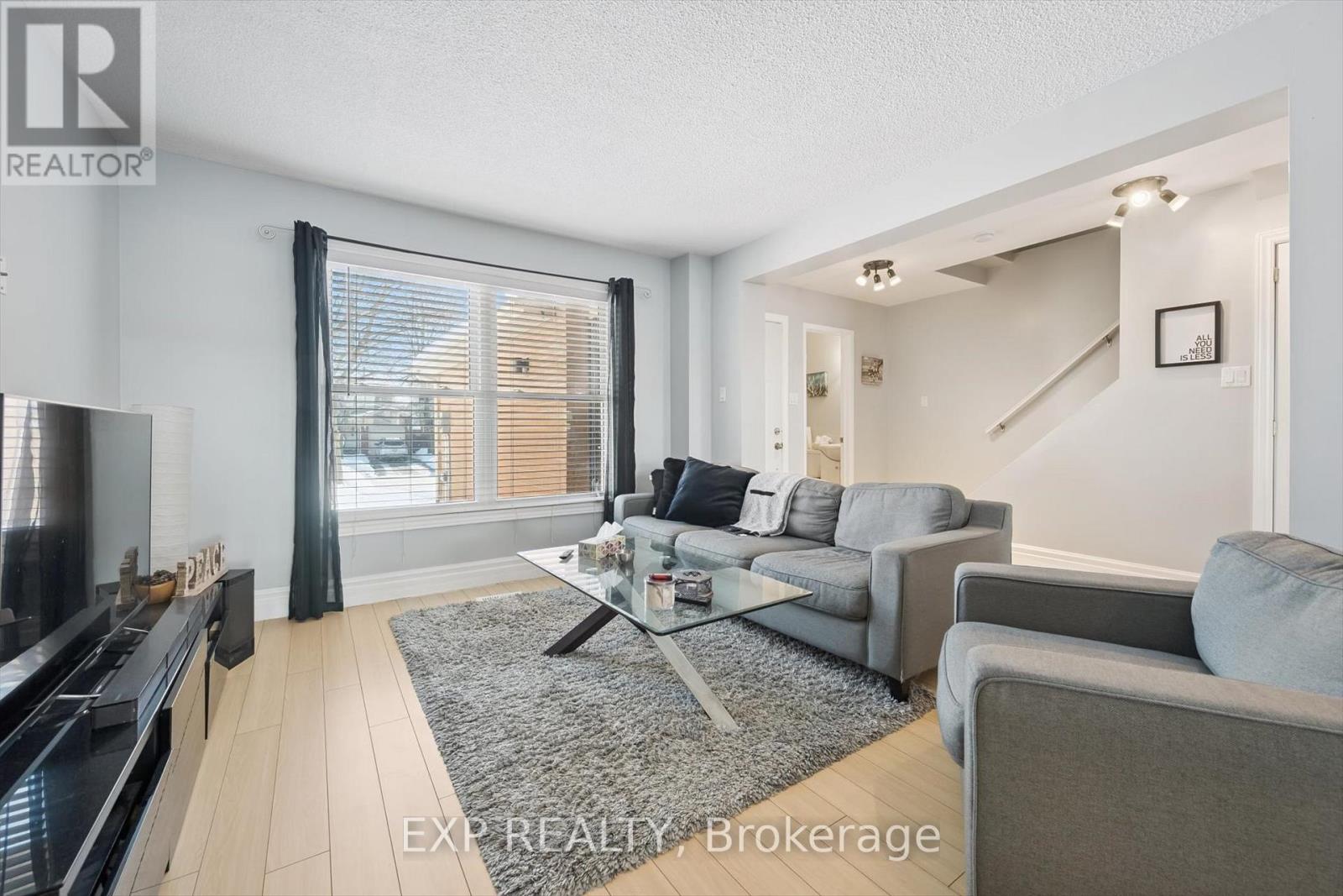 544 Roseheath Drive, Milton, Ontario  L9T 4V6 - Photo 2 - W12752808