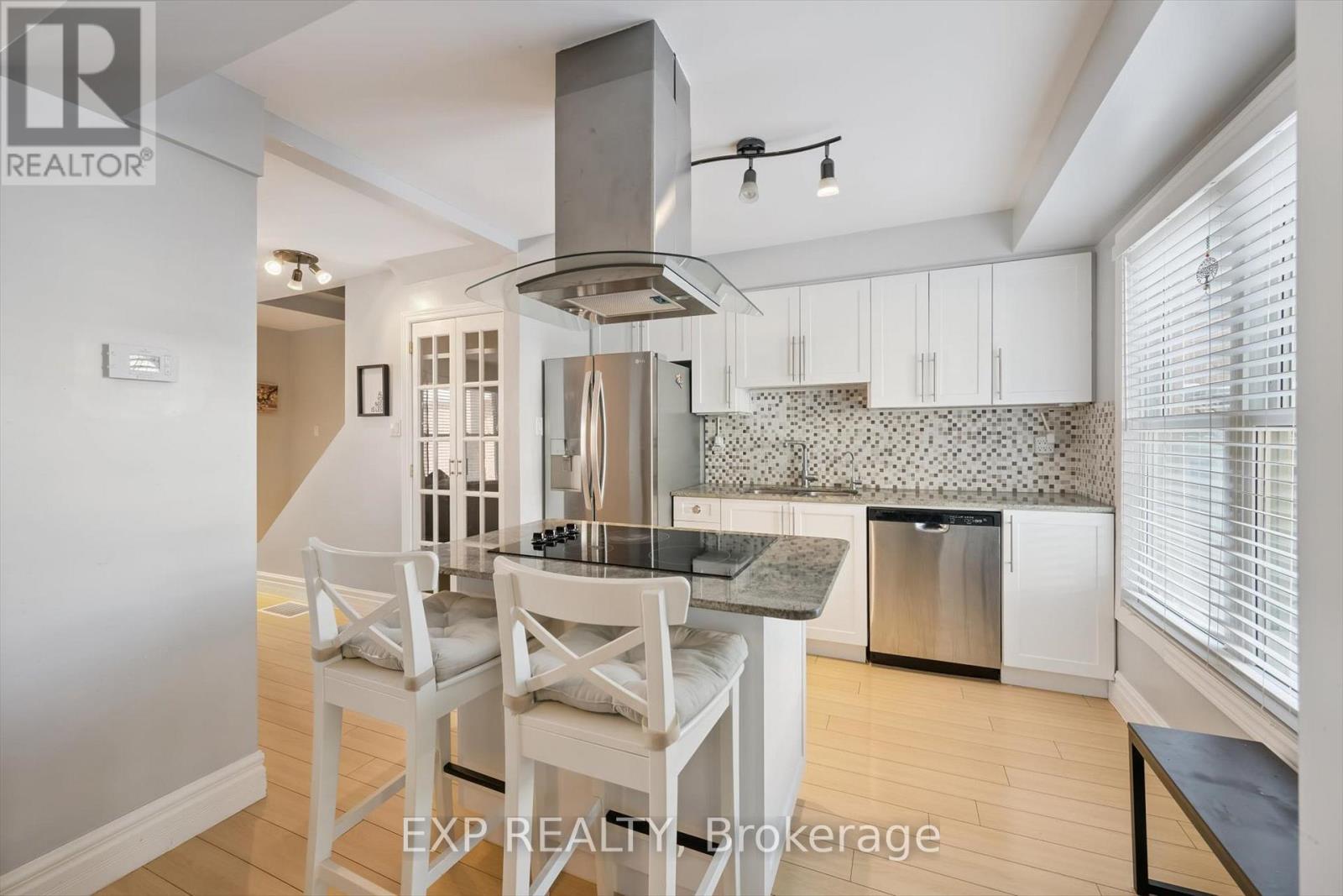 544 Roseheath Drive, Milton, Ontario  L9T 4V6 - Photo 6 - W12752808