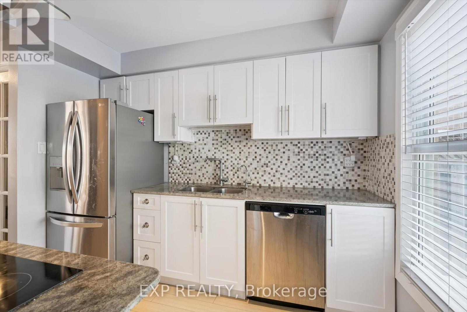 544 Roseheath Drive, Milton, Ontario  L9T 4V6 - Photo 7 - W12752808