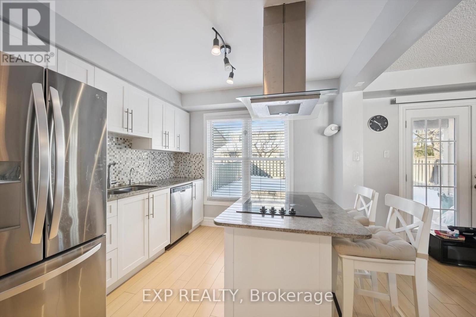 544 Roseheath Drive, Milton, Ontario  L9T 4V6 - Photo 8 - W12752808