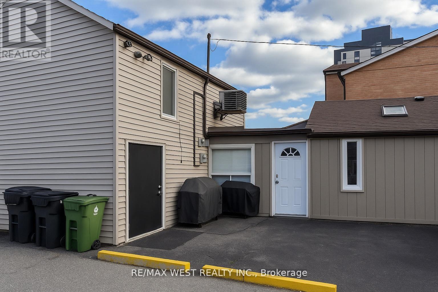 33 South Station Street, Toronto, Ontario  M9N 2B2 - Photo 4 - W12752812