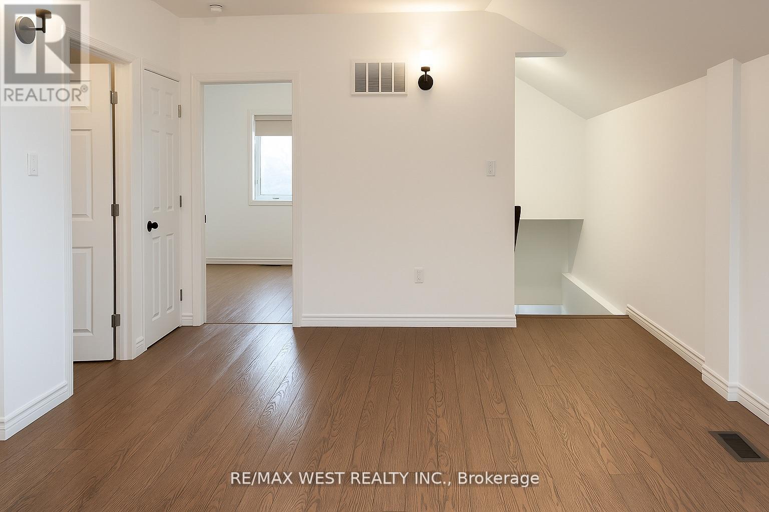 33 South Station Street, Toronto, Ontario  M9N 2B2 - Photo 10 - W12752820