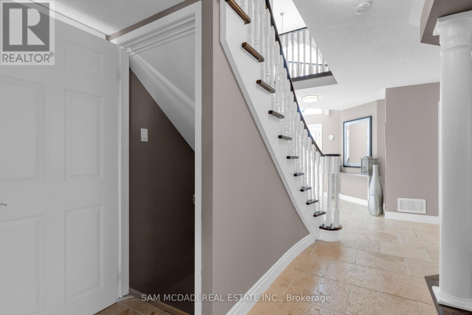 17 Robinson Road, Halton Hills, Ontario  L7G 6G5 - Photo 14 - W12752852