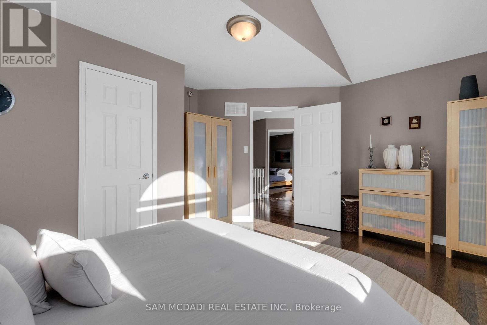 17 Robinson Road, Halton Hills, Ontario  L7G 6G5 - Photo 19 - W12752852