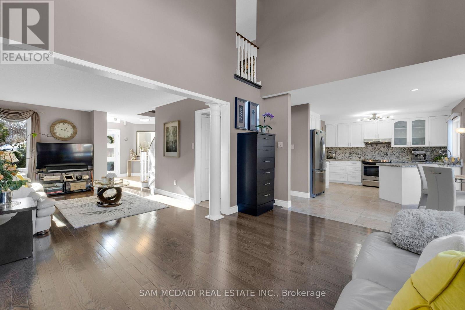 17 Robinson Road, Halton Hills, Ontario  L7G 6G5 - Photo 4 - W12752852