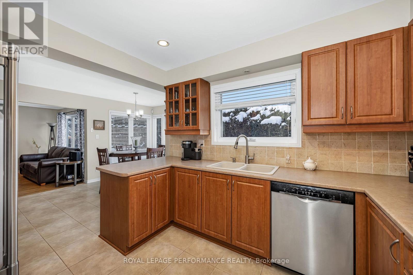 1391 Mountainside Crescent E, Ottawa, Ontario  K1E 3H6 - Photo 18 - X12753048