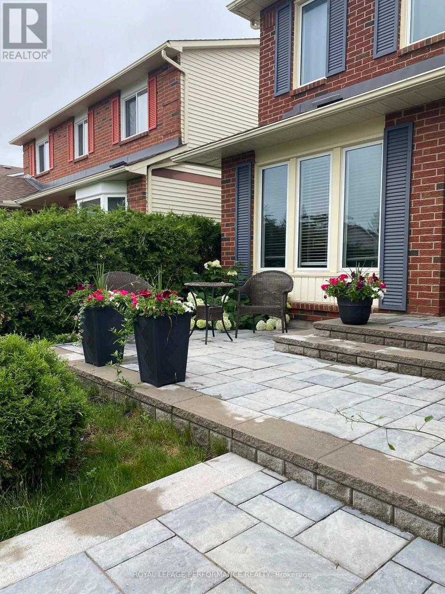 1391 Mountainside Crescent E, Ottawa, Ontario  K1E 3H6 - Photo 3 - X12753048