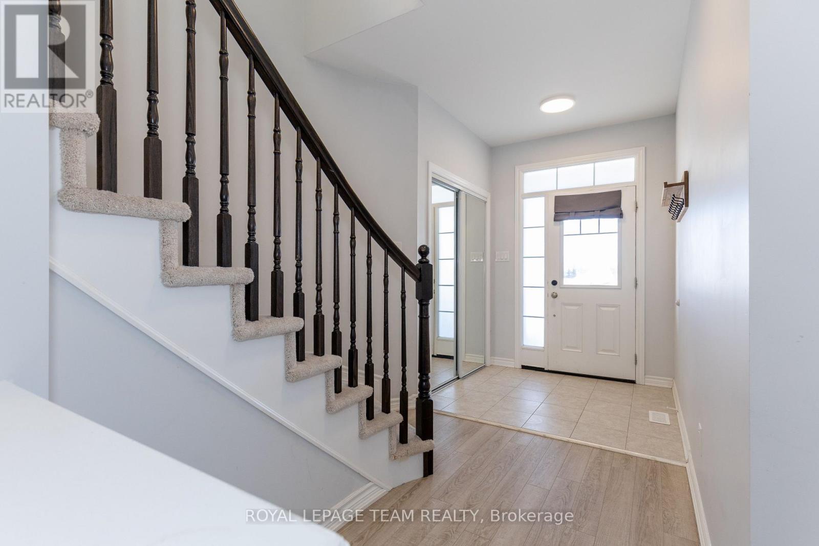 937 Shimmerton Circle, Ottawa, Ontario  K2R 1G9 - Photo 3 - X12753084