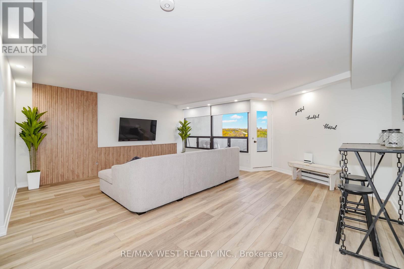 D14 - 300 Mill Road, Toronto, Ontario  M9C 4W9 - Photo 3 - W12661064