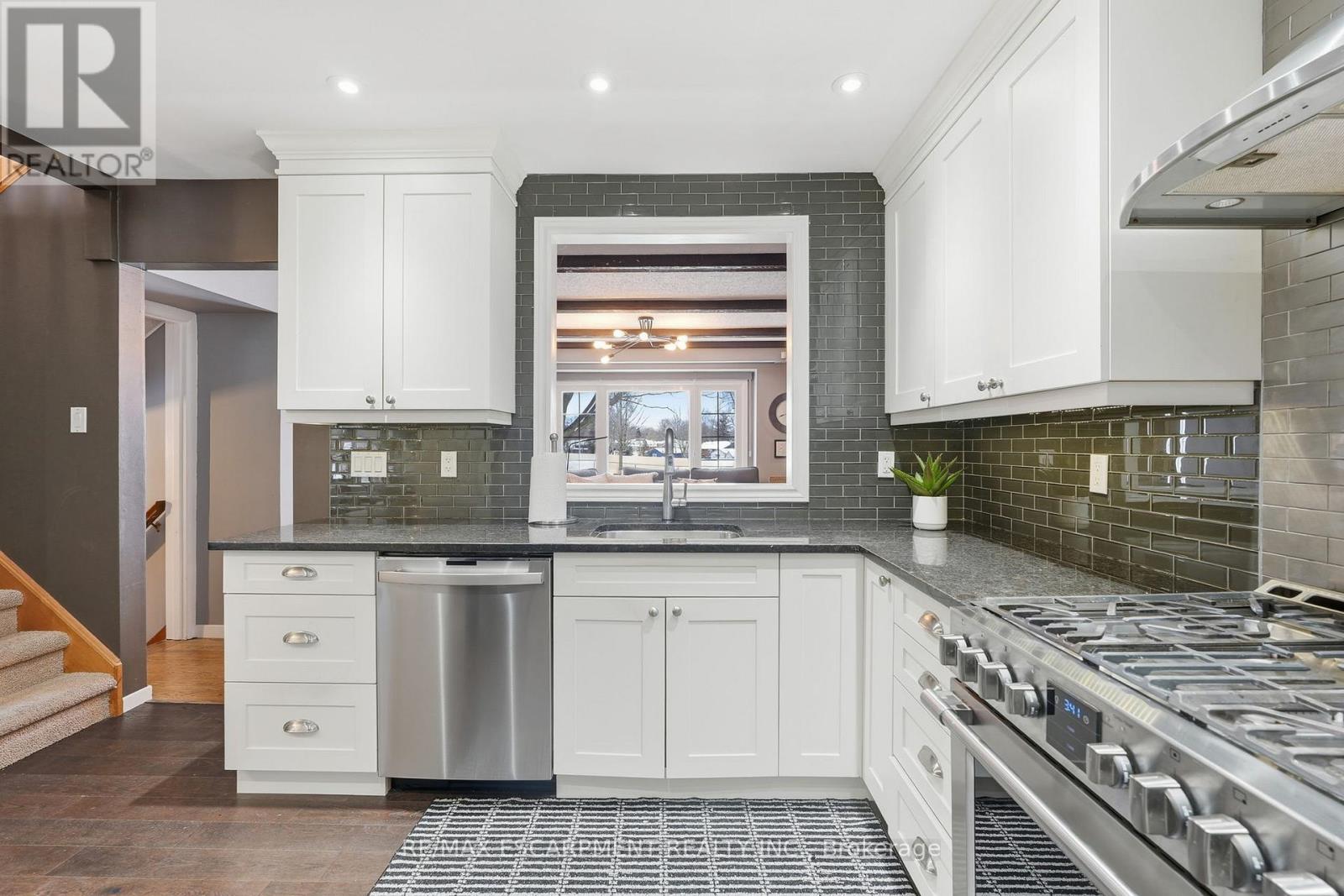 2036 Mountainside Drive, Burlington (Mountainside), Ontario  L7P 1A7 - Photo 11 - W12751484