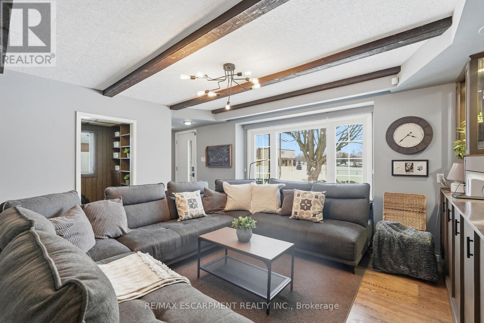 2036 Mountainside Drive, Burlington (Mountainside), Ontario  L7P 1A7 - Photo 6 - W12751484