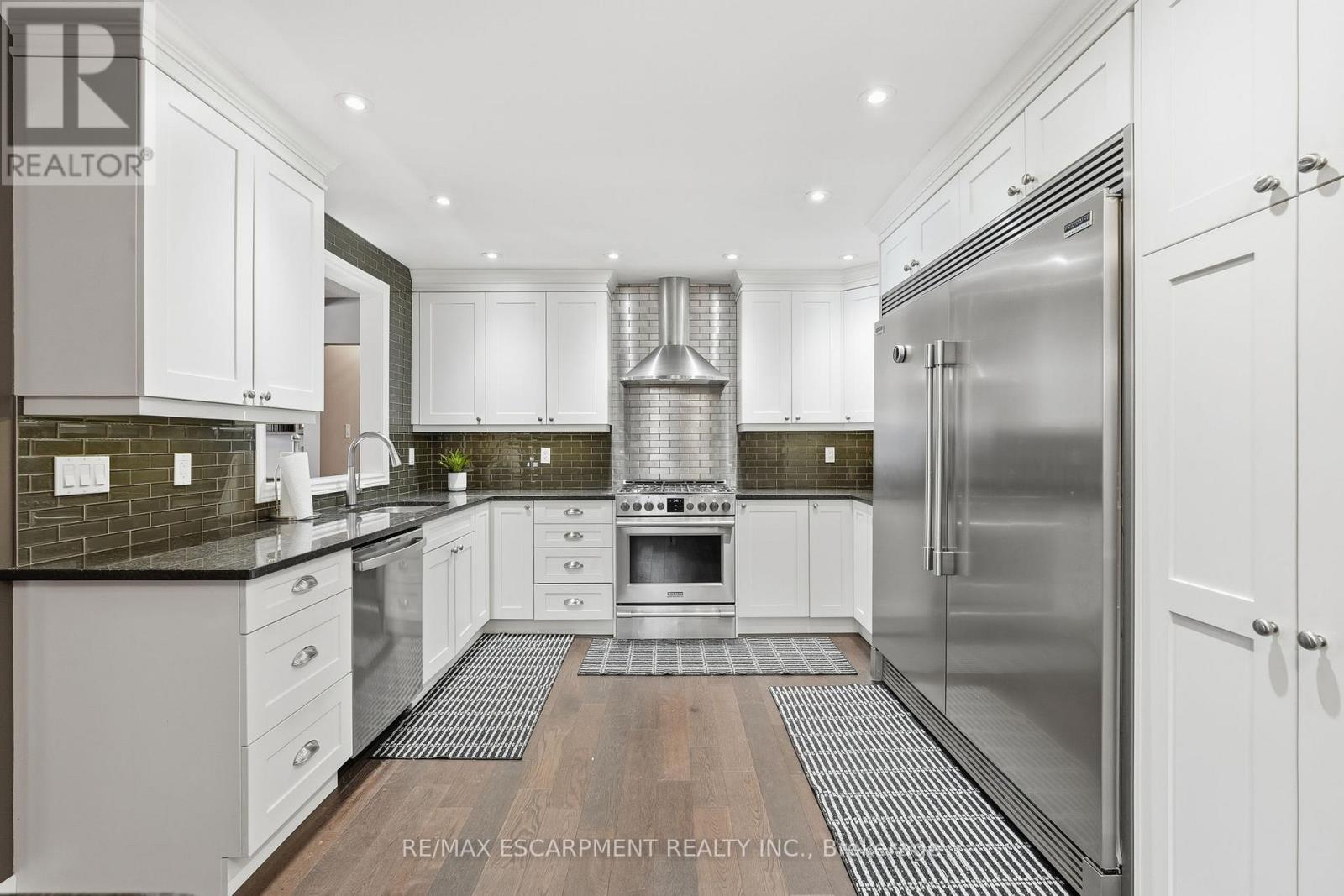 2036 Mountainside Drive, Burlington (Mountainside), Ontario  L7P 1A7 - Photo 9 - W12751484