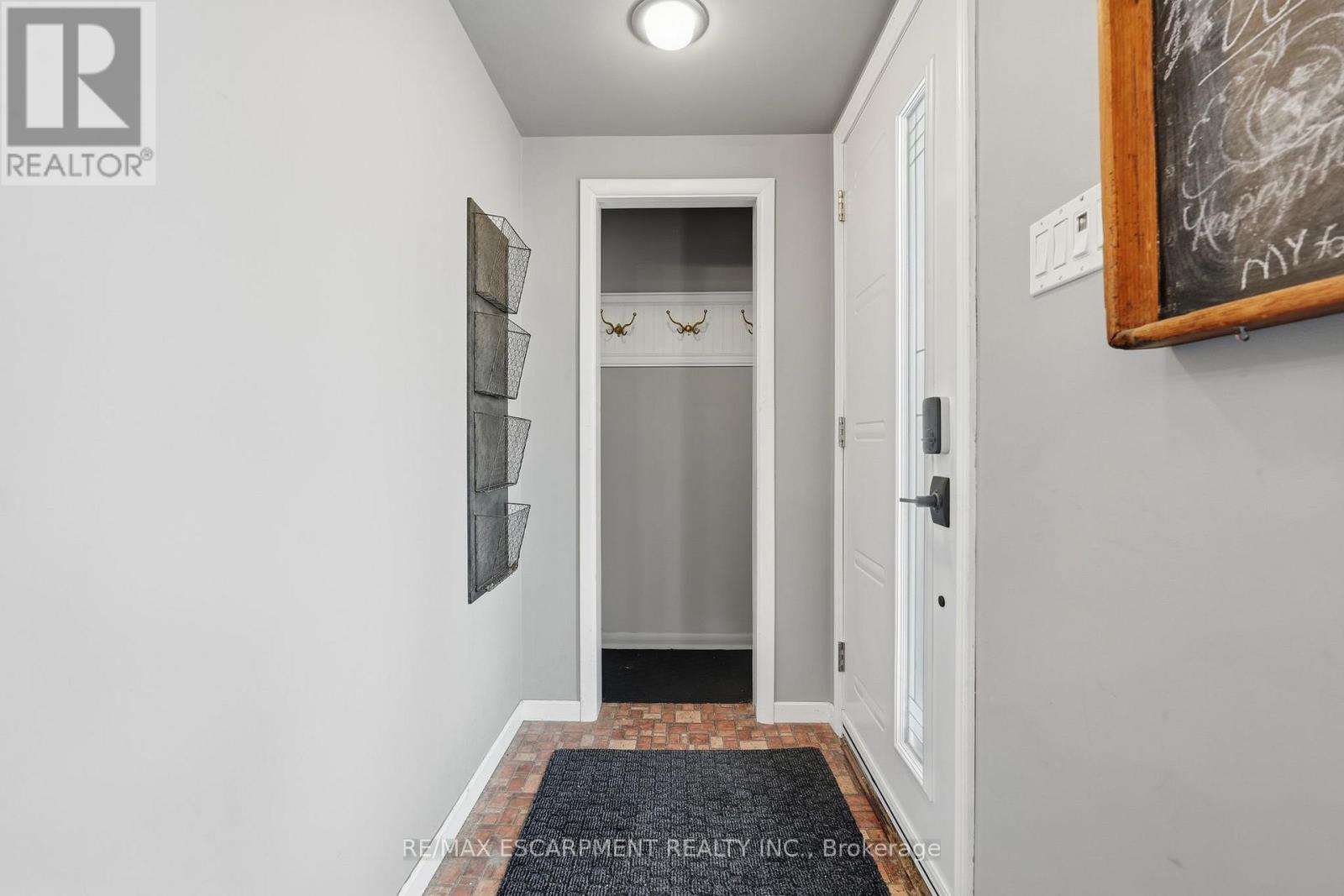 2036 Mountainside Drive, Burlington (Mountainside), Ontario  L7P 1A7 - Photo 4 - W12751484