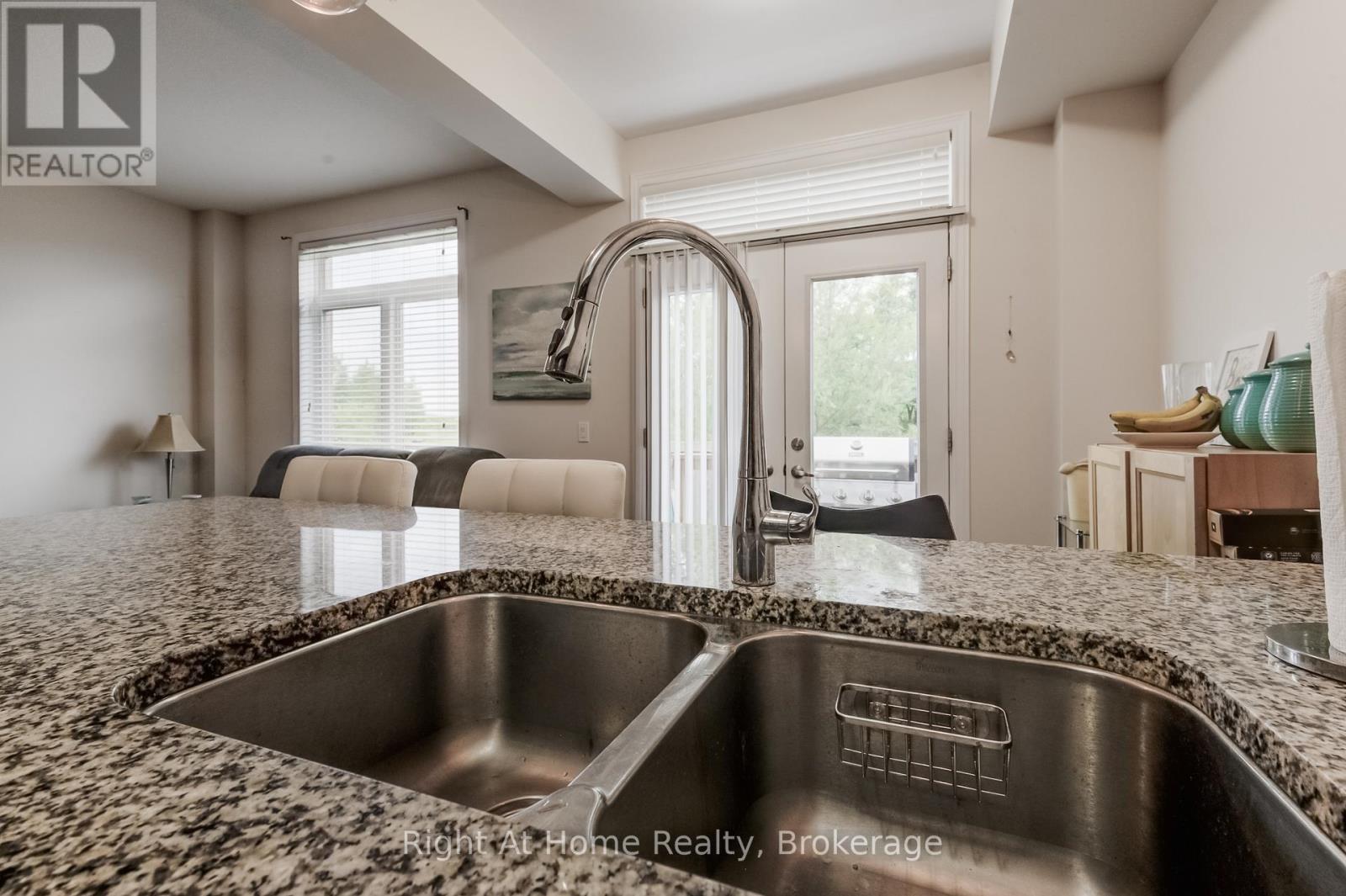 2364 Natasha Circle Circle, Oakville, Ontario  L6M 1P2 - Photo 11 - W12752876