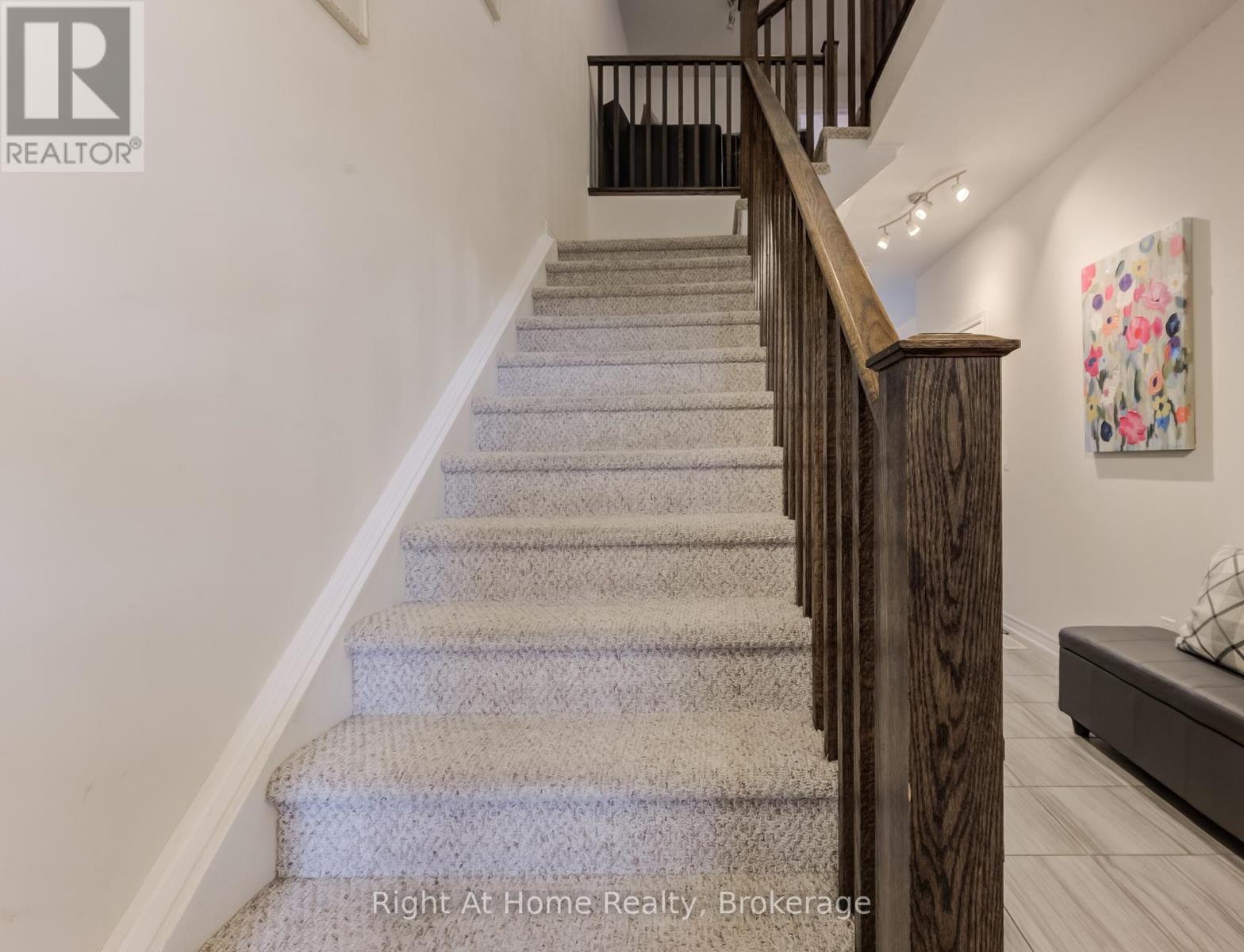 2364 Natasha Circle Circle, Oakville, Ontario  L6M 1P2 - Photo 4 - W12752876