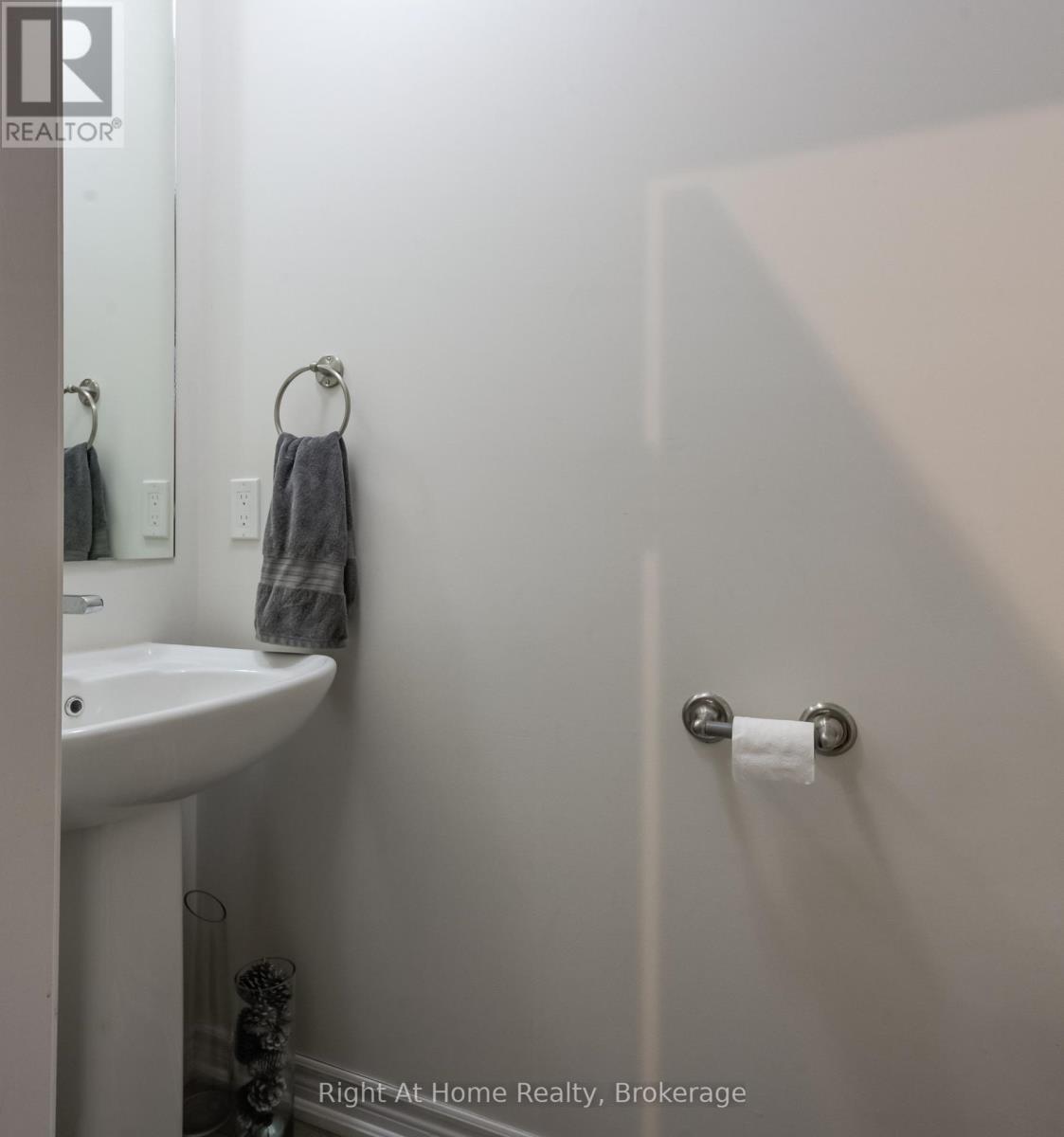 2364 Natasha Circle Circle, Oakville, Ontario  L6M 1P2 - Photo 5 - W12752876