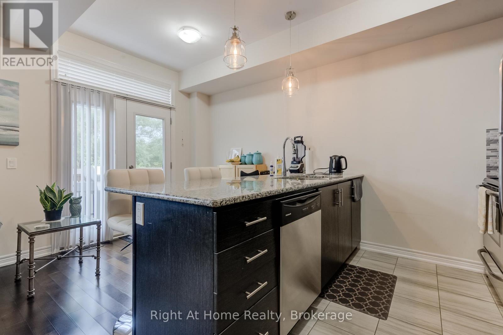 2364 Natasha Circle Circle, Oakville, Ontario  L6M 1P2 - Photo 9 - W12752876