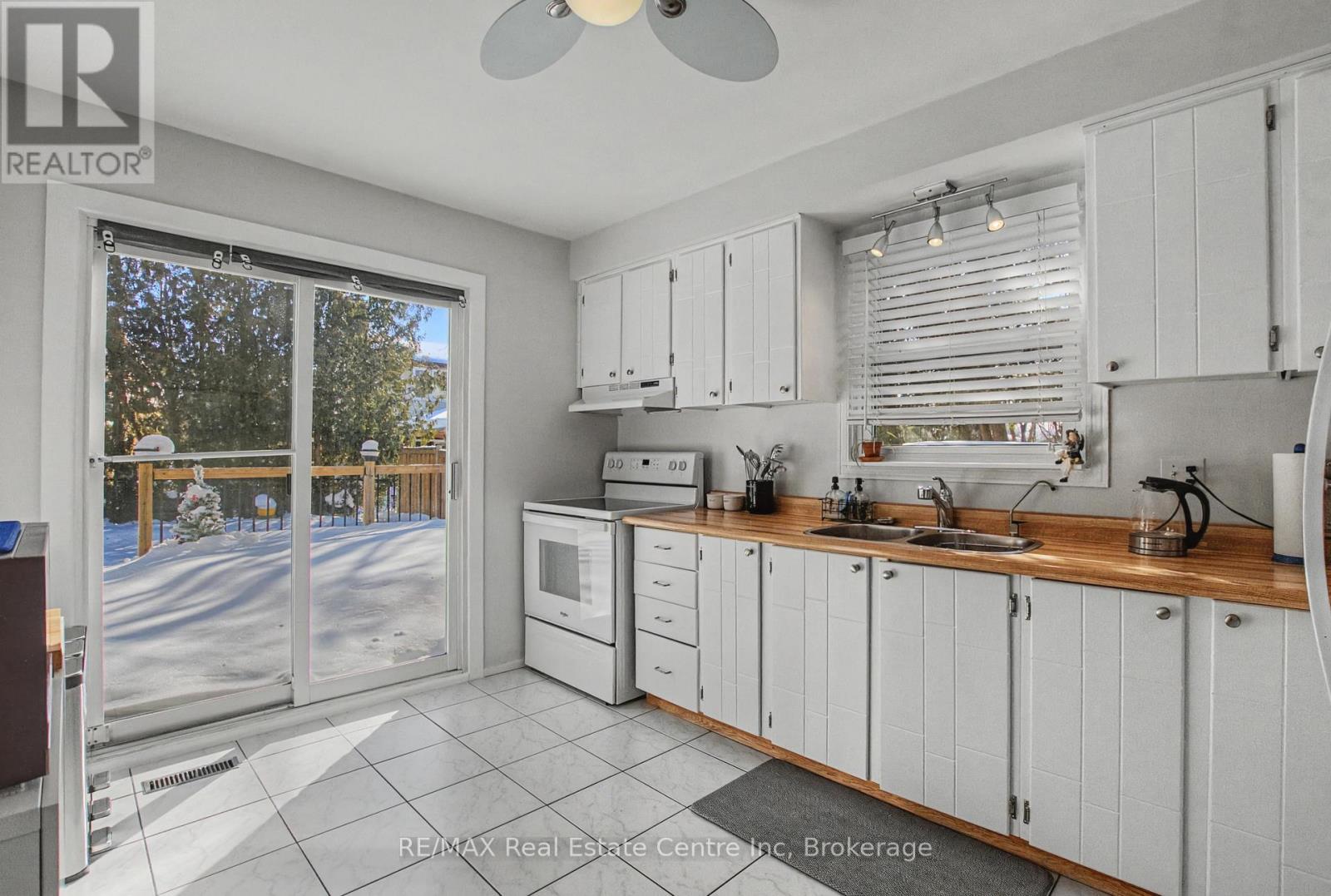 912 Laurier Avenue, Milton, Ontario  L9T 4H6 - Photo 10 - W12753096