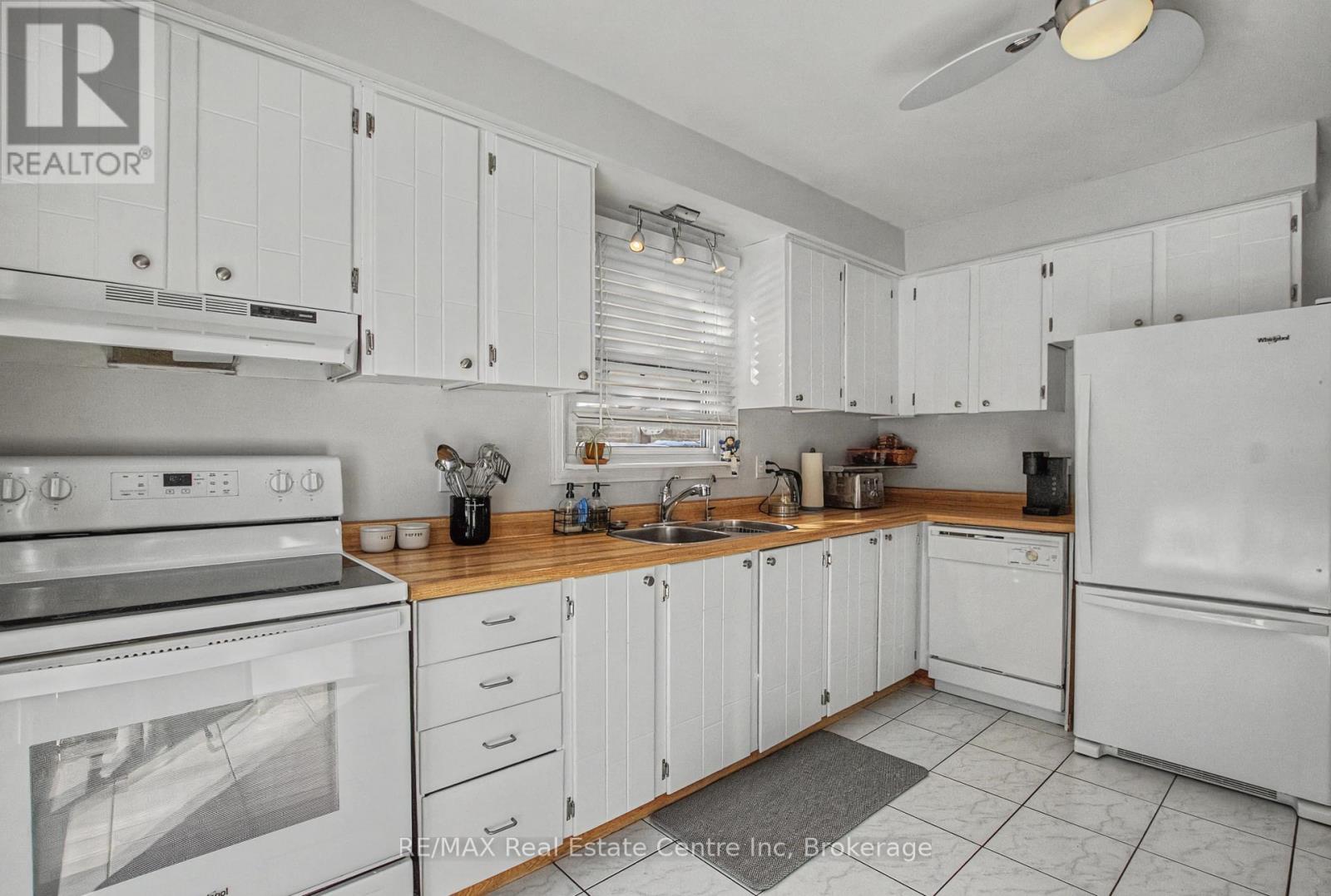 912 Laurier Avenue, Milton, Ontario  L9T 4H6 - Photo 11 - W12753096