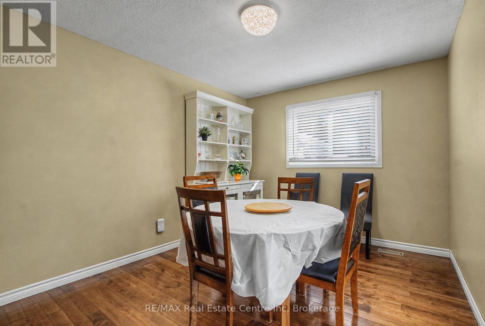 912 Laurier Avenue, Milton, Ontario  L9T 4H6 - Photo 13 - W12753096