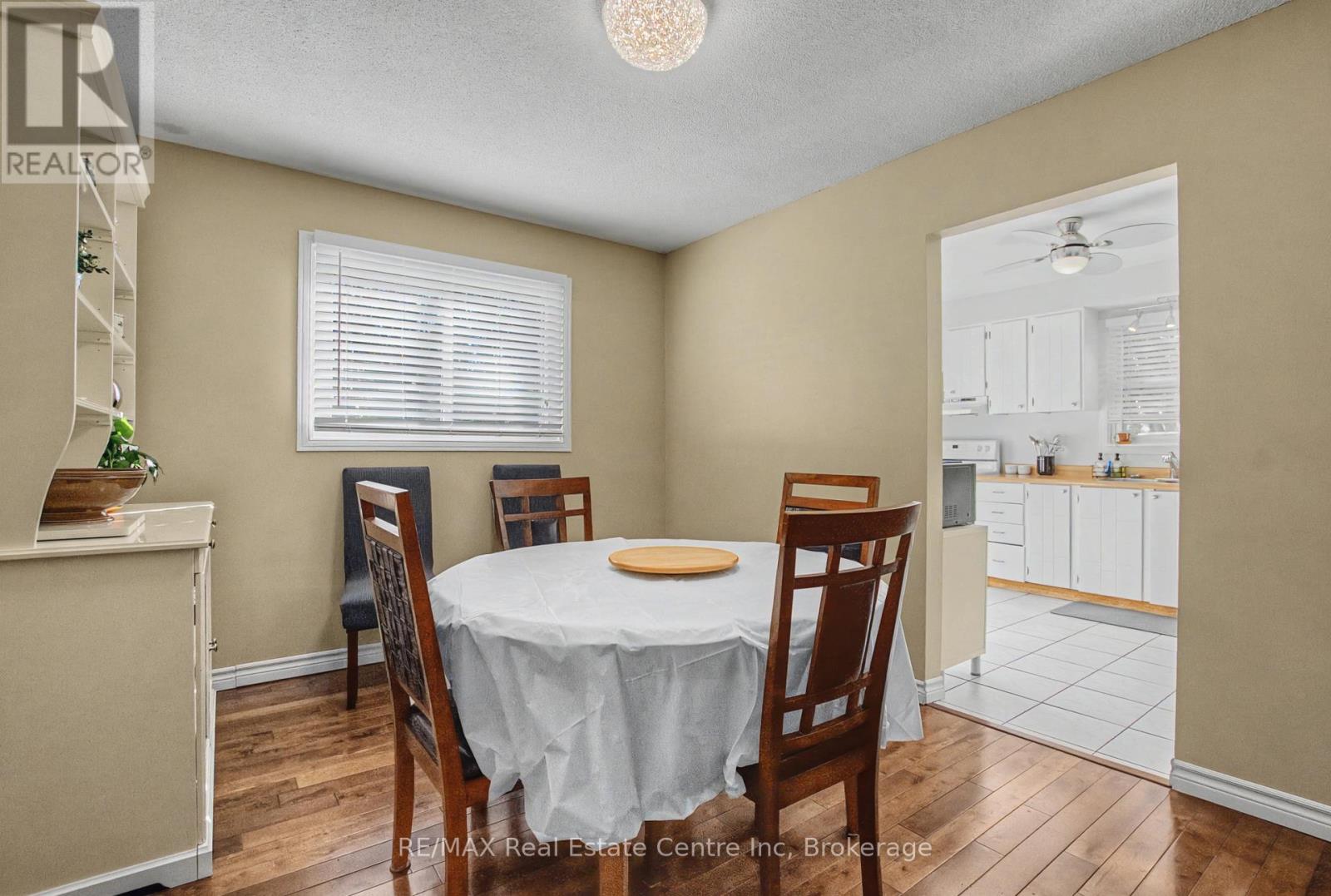 912 Laurier Avenue, Milton, Ontario  L9T 4H6 - Photo 14 - W12753096