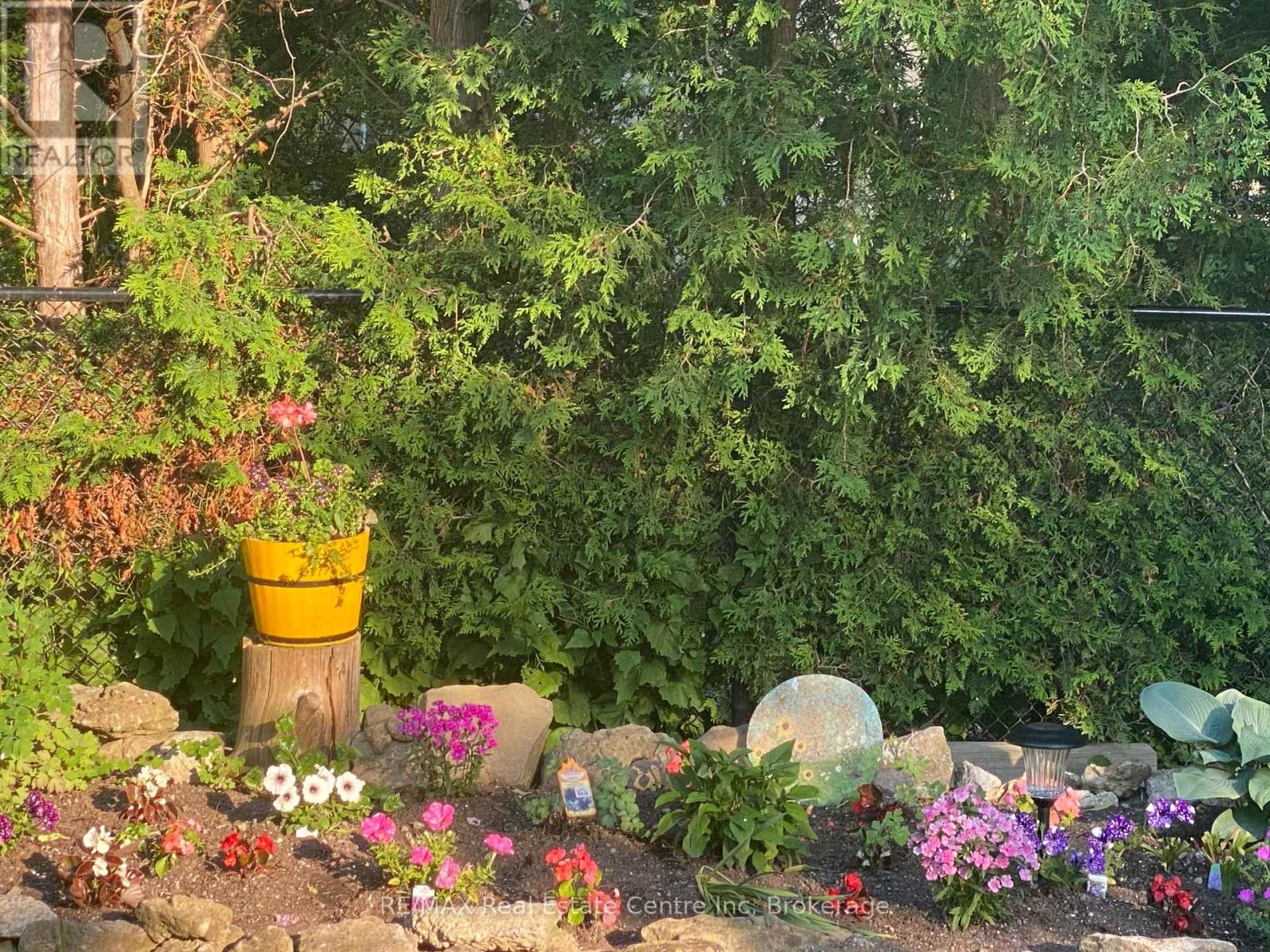 912 Laurier Avenue, Milton, Ontario  L9T 4H6 - Photo 35 - W12753096