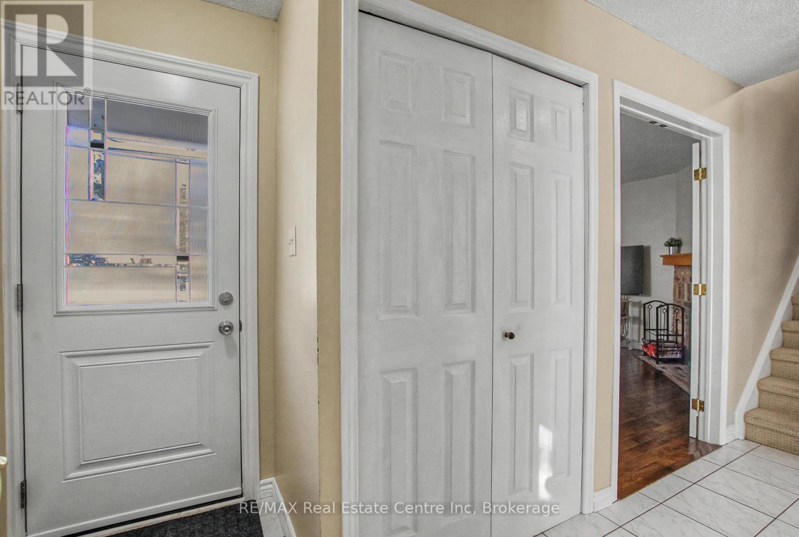 912 Laurier Avenue, Milton, Ontario  L9T 4H6 - Photo 6 - W12753096