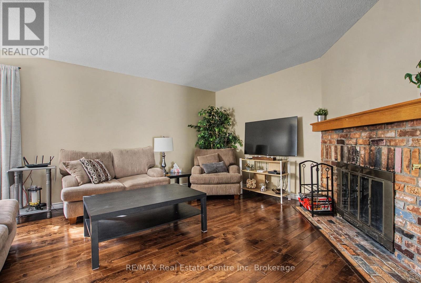 912 Laurier Avenue, Milton, Ontario  L9T 4H6 - Photo 8 - W12753096