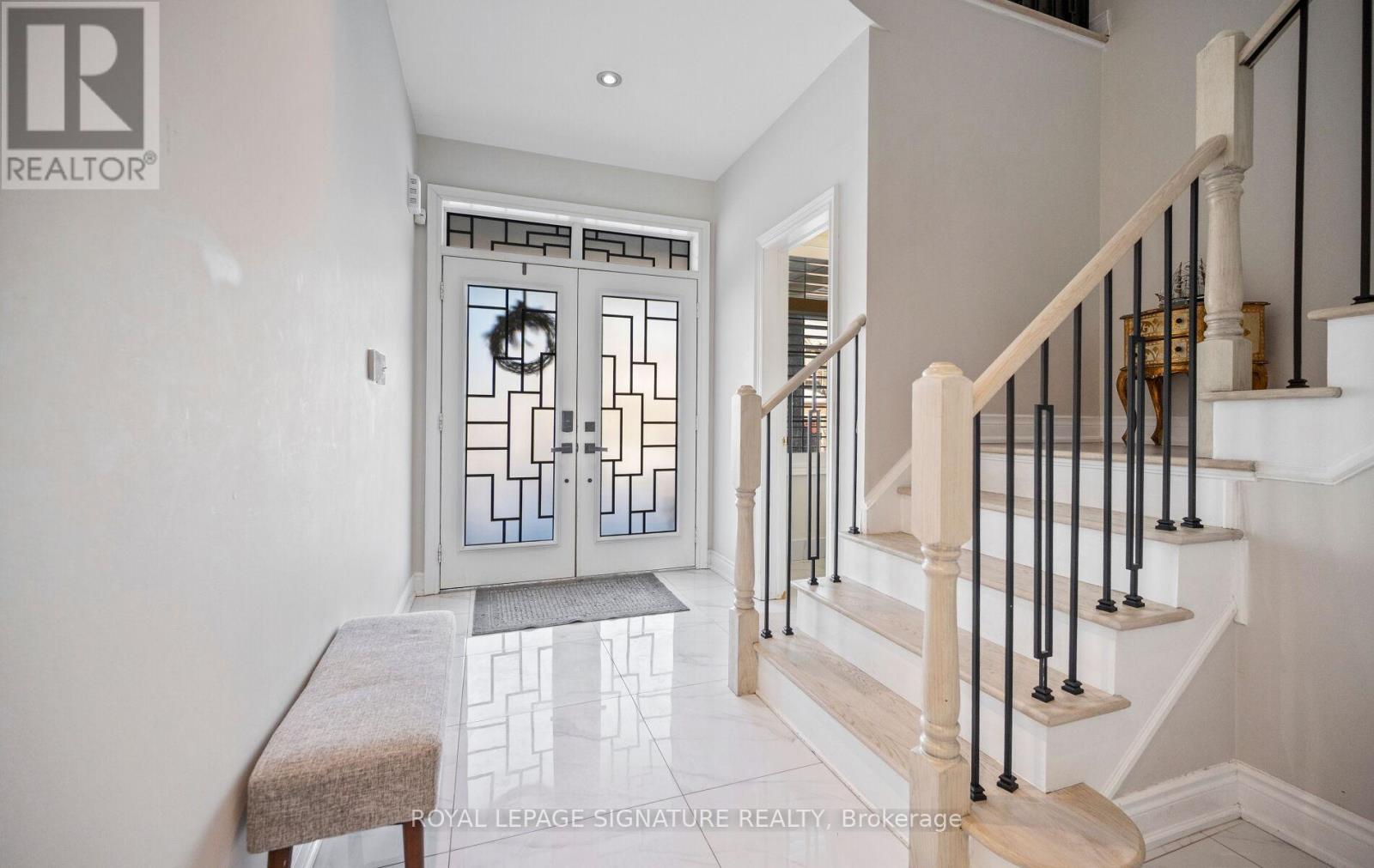 5532 Ethan Drive, Mississauga, Ontario  L5M 0N2 - Photo 3 - W12747660