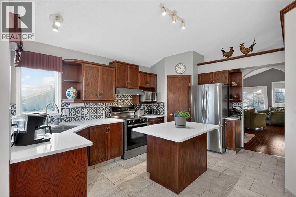 150 Somerset Close Sw, Calgary, Alberta  T2Y 3C4 - Photo 15 - A2279723