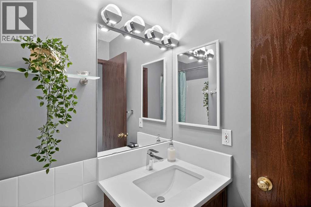 150 Somerset Close Sw, Calgary, Alberta  T2Y 3C4 - Photo 25 - A2279723