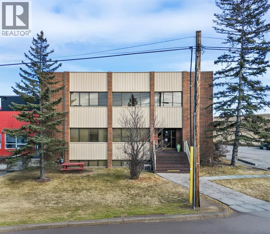 76 Skyline Crescent Ne, Calgary, Alberta  T2K 5S7 - Photo 1 - A2282622