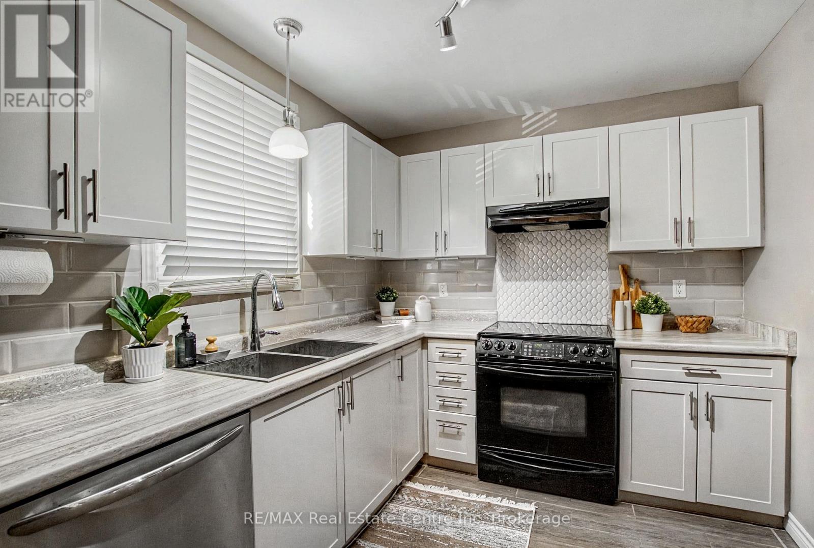 39 - 175 Cedar Street, Cambridge, Ontario  N1S 4X9 - Photo 14 - X12753178